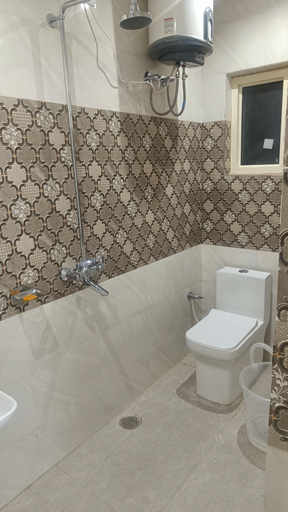 Bathroom 4, Barowalia Villa, Chamba