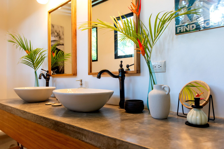 Bathroom 5, La Prometida Hotel, Talamanca