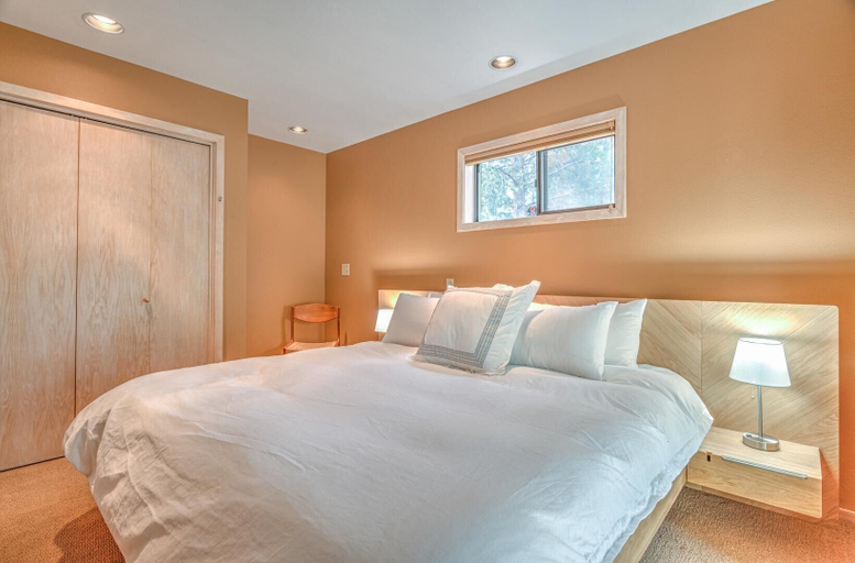 Bedroom 3, Rocky Mountain 9, Deschutes