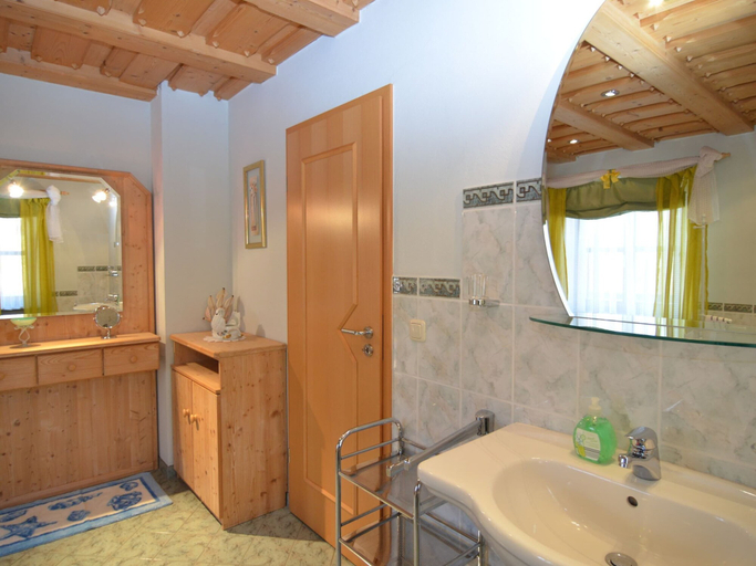 Bathroom 5, Gemutliches Appartement in Bayern mit Sauna, Regen