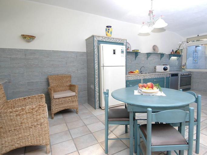 Others 2, Holiday Home With Private Pool, Near the Beach, Palermo
