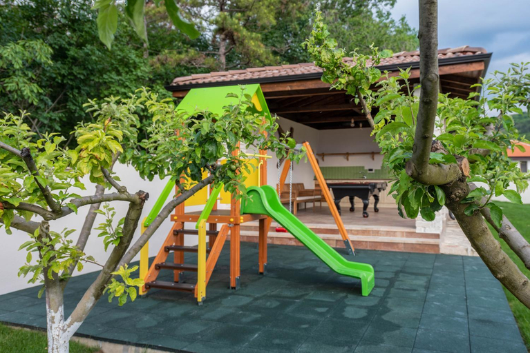 Others 4, Villa Apple - 3 BR Luxury Villa with PRV pool & BBQ, Balchik