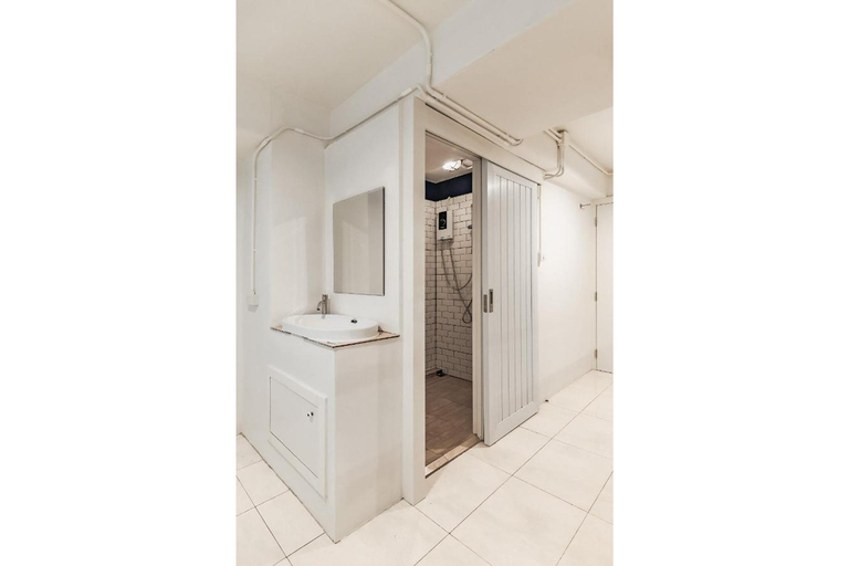 Bathroom 4, Shapel Hostel and Cafe, Muang Chiang Mai