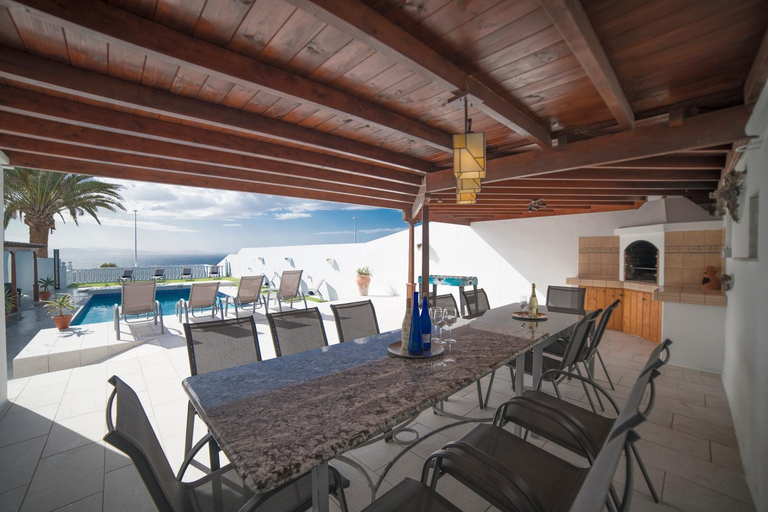 Food & Drinks 5, Stunning sea view villa with 6 bedrooms & heated pool - Villa Renaissance, Las Palmas