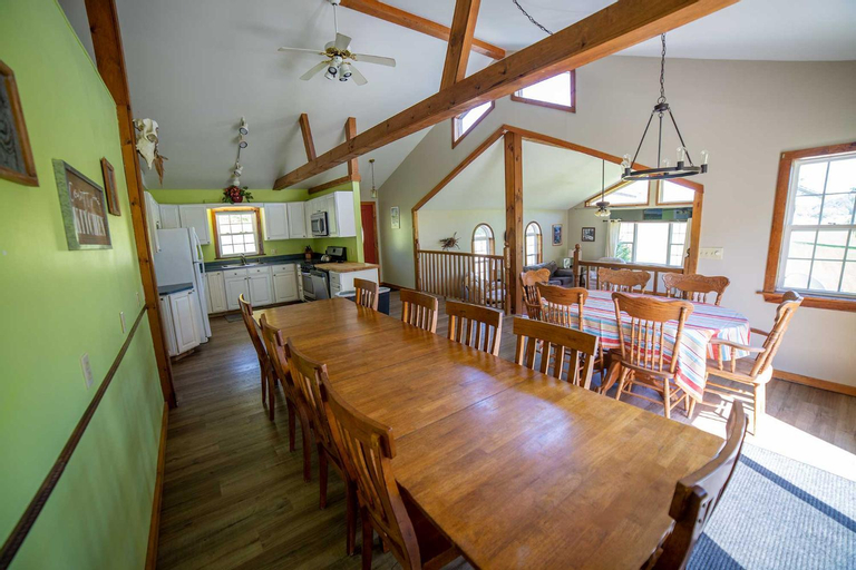 Food & Drinks, The Maples - Hot tub! Amazing views, pets welcomed, Cattaraugus