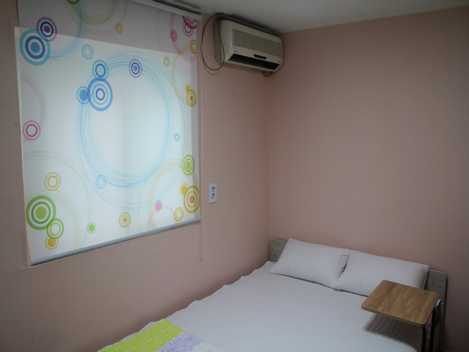 Bedroom 13