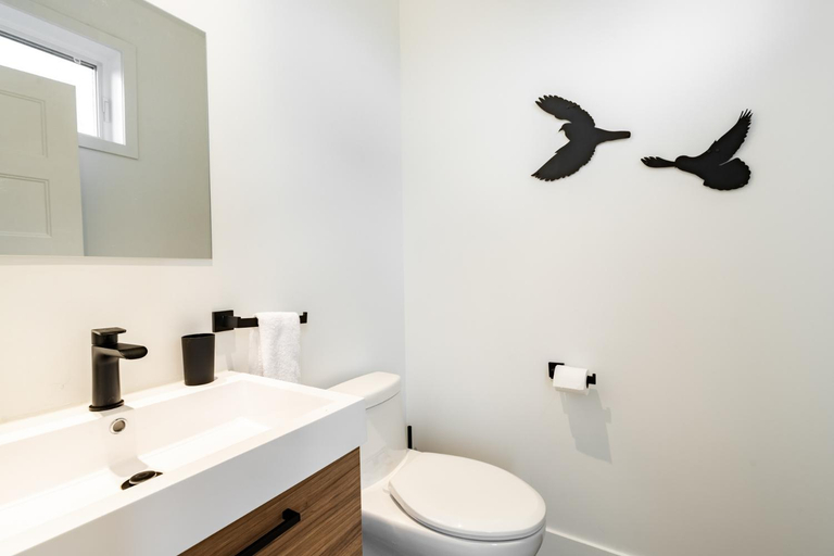 Bathroom 3, Le Memph Aigle spacious comfortable condo cottage eco friendly 3 bedrooms - hot tub & pool Memphrema, Memphrémagog