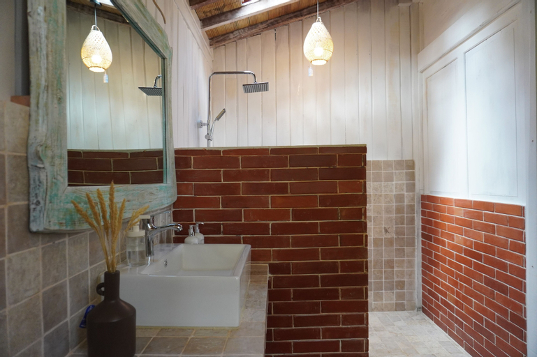 Bathroom 4