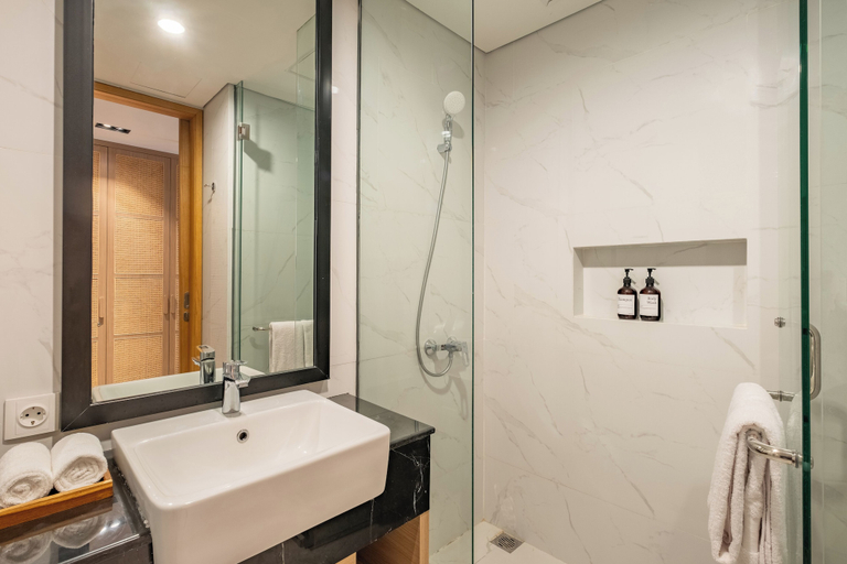 Bathroom 3, Modern Unit Apartment in Nusa Dua, Badung