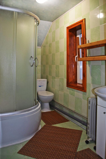 Bathroom 3, Гірська вершина, Skolivs'kyi