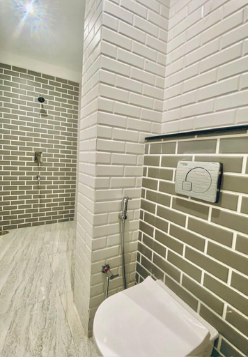 Bathroom 3, Sarin Inn Boutique Hotel, Varanasi