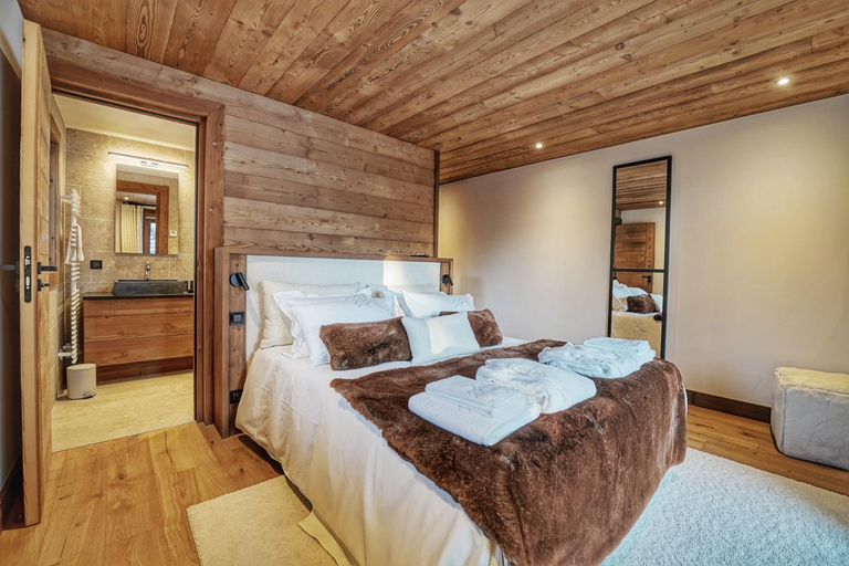 Bedroom 2, Chalet Whymper avec piscine 150m telepherique (neuf 2021), Haute-Savoie