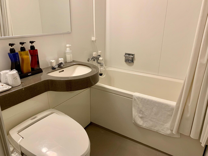 Bathroom 16