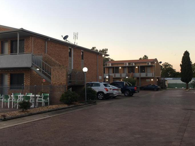 Exterior 13