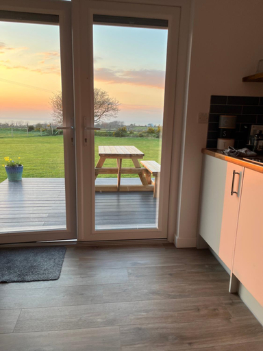 Others 5, MAESLLAN CABINS - 'Golwg Y Mor', Ceredigion