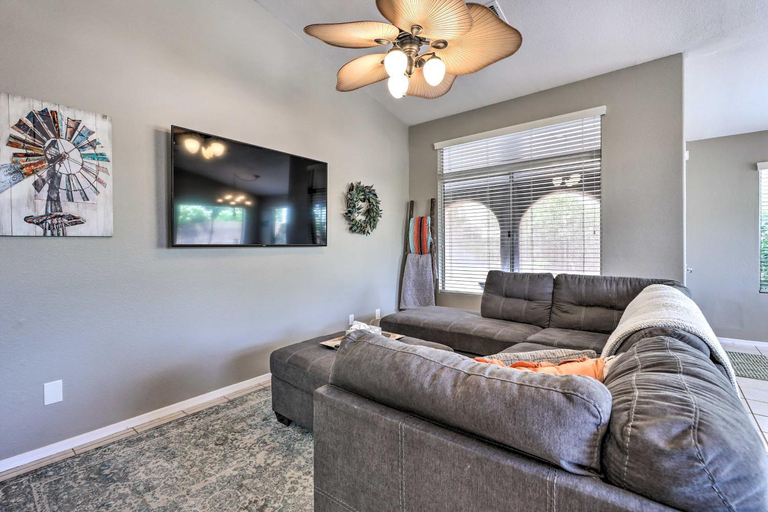 Others 3, Hot Tub & Fire Pit: Phoenix Oasis Near Hiking!, Maricopa