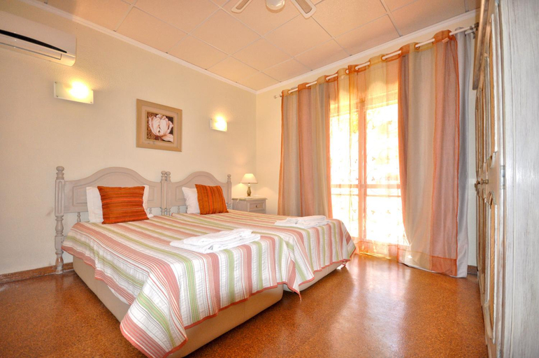 Others 4, Walking Distance to the Centre - Snooker Table - Private pool - 5 bedrooms, Loulé