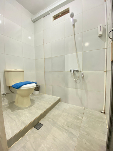 Bathroom 10