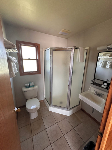 Bathroom 3, Grant Hills Motel, Jo Daviess