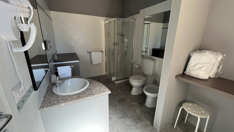 Bathroom 5, Guest House Borgo Yporegia, Torino