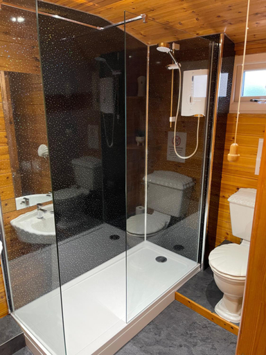 Bathroom 3, Snowdonia cabin, Gwynedd