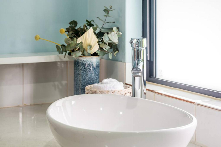 Bathroom 2, Savannah House, Cairns