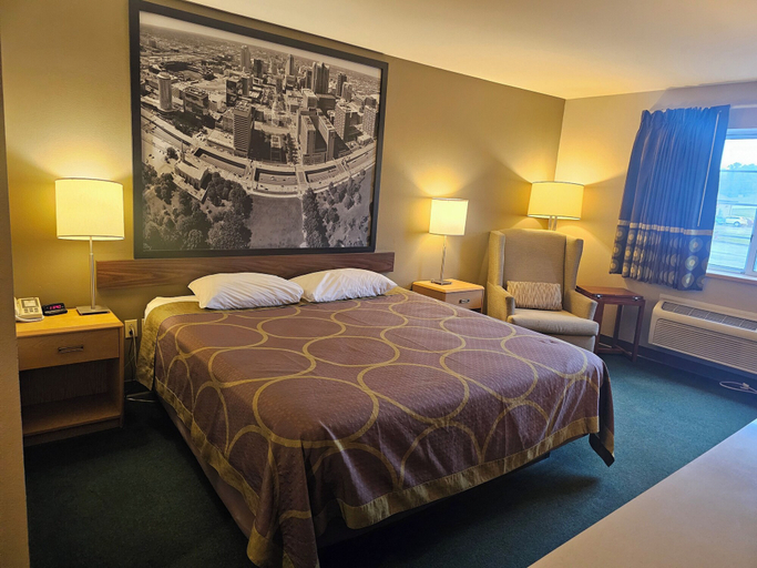 Bedroom 3, Super 8 by Wyndham Ava, Douglas