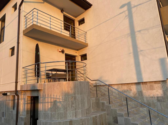 Others 5, Prestige House, Tulcea