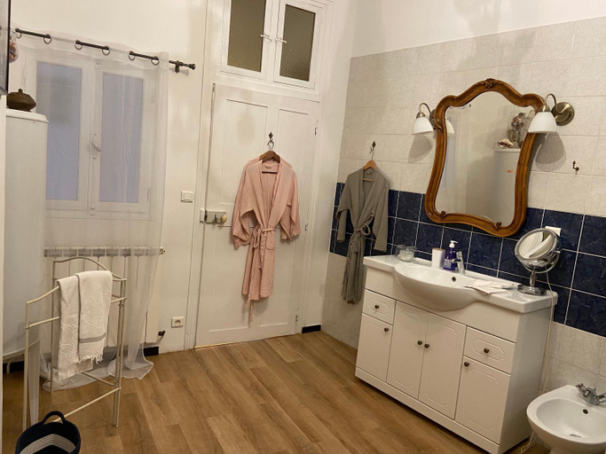 Bathroom 2, Maison 1823 - Suites de charme a Garons, Gard
