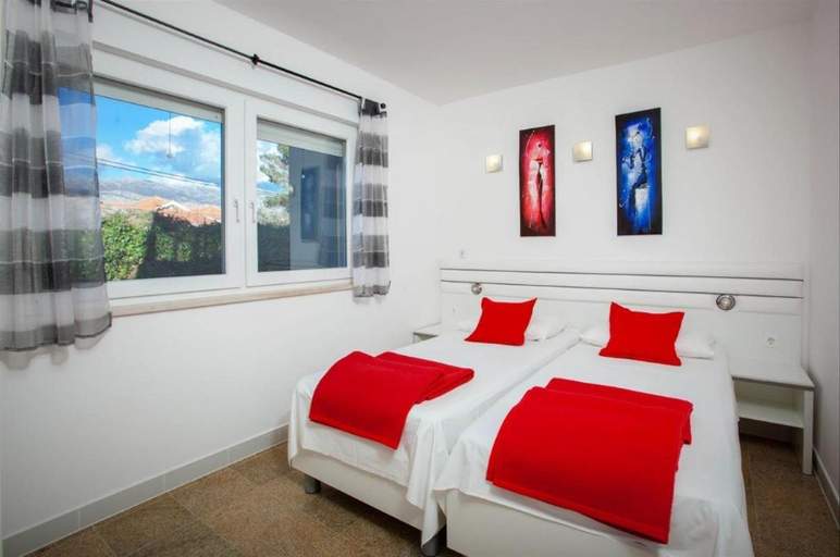 Others 5, Ark Beach Apartments, Split