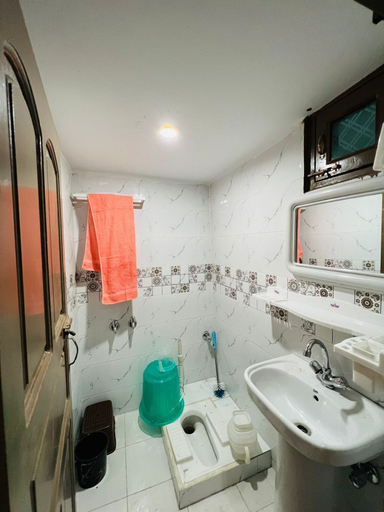 Bathroom, Chandi Hotel and Apartments, Peshawar