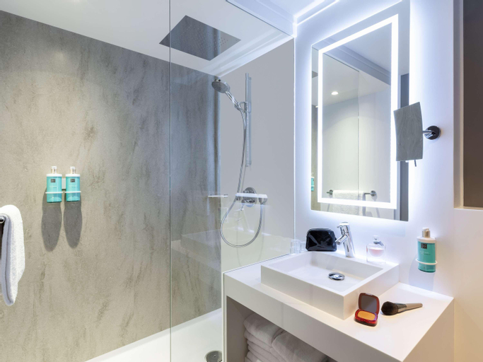 Bathroom 20