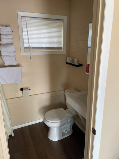 Bathroom 3, Riverview Inn, Crawford