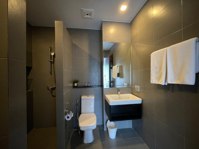 Bathroom, Mountainview Apartment in Naiharn, Pulau Phuket