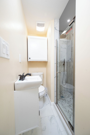Bathroom 4, G.O.G Building, Delaware