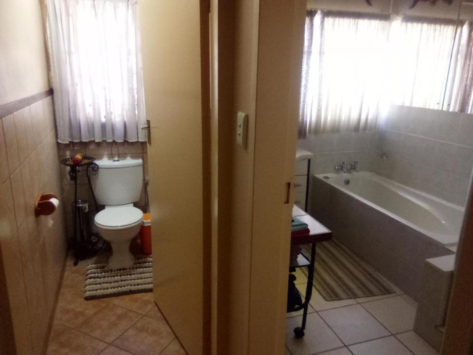 Bathroom 4, Casa Villa Guest House Carletonville, West Rand