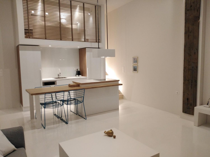 2, Fourteen All Seasons House, Crete
