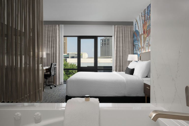 Others 1, Hotel 43, Ada