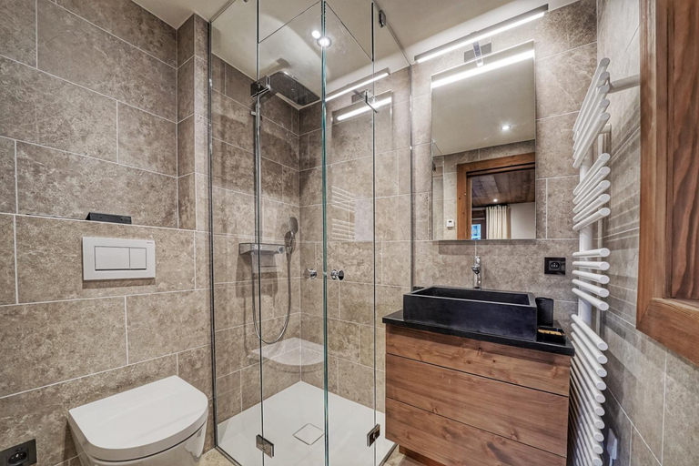 Bathroom 3, Chalet Whymper avec piscine 150m telepherique (neuf 2021), Haute-Savoie