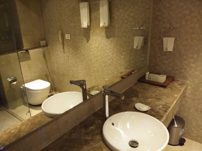 Bathroom 13