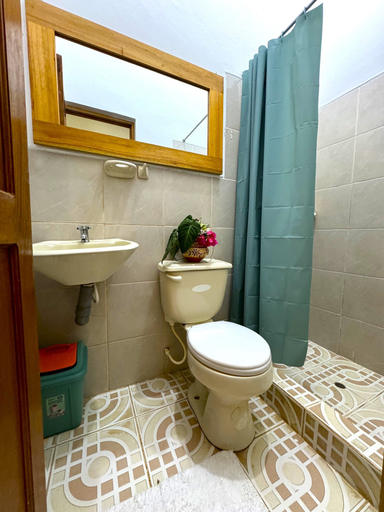 Bathroom, Naupamanta Pacha, San Martín