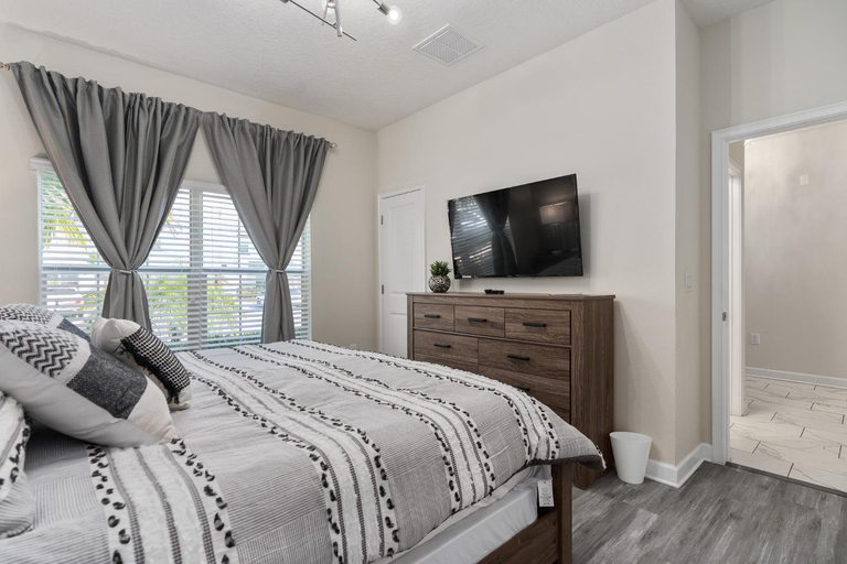 2, LUXURY 4 BR Townhouse w/ Pool & Waterpark (Minutes to Disney), Osceola