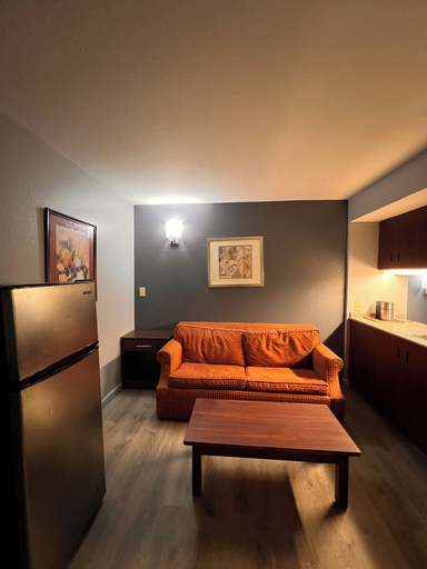 Bedroom 4, BlissPoint Inn & Suites, Northwood, Wood