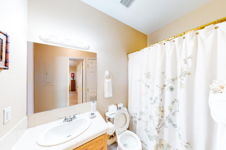 Bathroom 4, Marlin Street C, Cameron