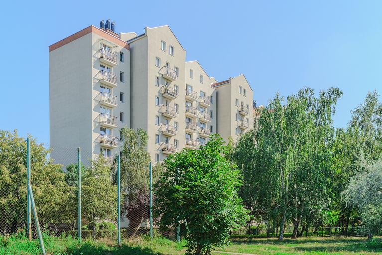 Front of property 4, ShortStayPoland Bohaterewicza B069, Warsaw