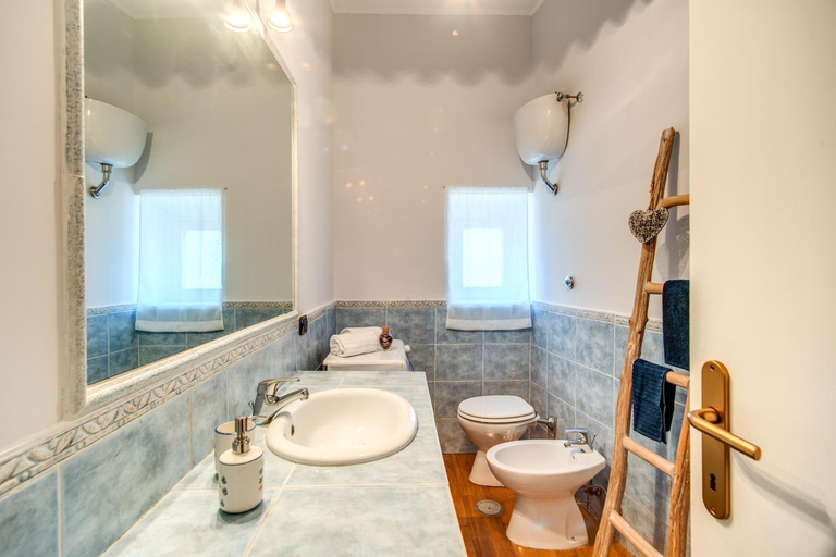 Bathroom 2, La casa nel Borgo di Ostia Antica, Roma