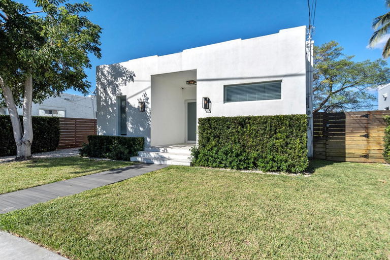 Exterior & Views 1, Midtown Main House Guest House, Sleeps 12, Miami-Dade
