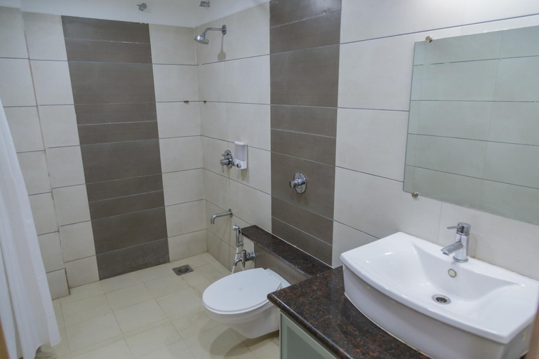 Bathroom 4, Ginger Ahmedabad S.G.Road, Ahmadabad