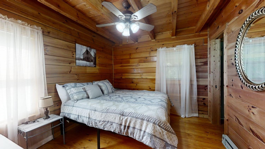Bedroom 2, Yellow Cabin on the River cabin, Cocke