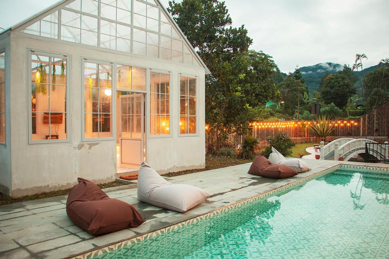 Sport & Beauty 3, Villa Rone - Spanish Garden Vibe in PUNCAK, Bogor